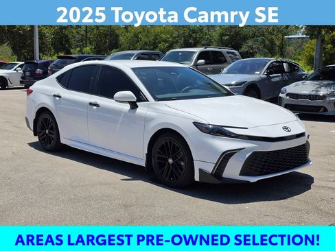 Used 2025 Toyota Camry SE w/ Convenience Package FWD image 3