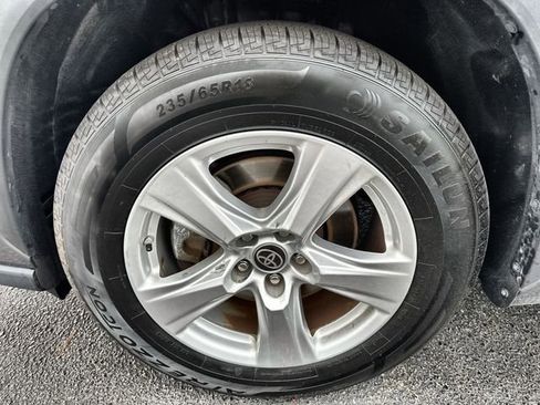 Used 2024 Toyota Highlander LE image 19