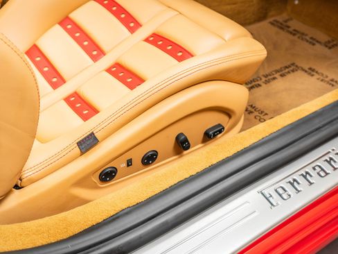 Used 2013 Ferrari California image 31