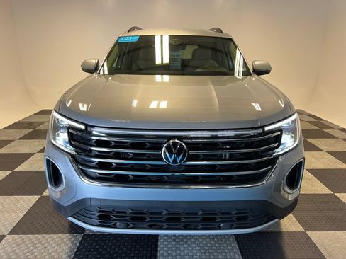 Certified 2025 Volkswagen Atlas SE FWD image 2