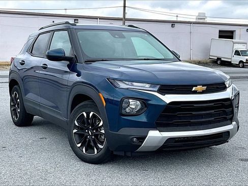 Used 2021 Chevrolet TrailBlazer LT w/ Convenience Package FWD image 1