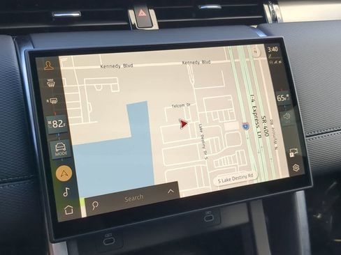 Used 2025 Land Rover Discovery Sport Dynamic SE image 30