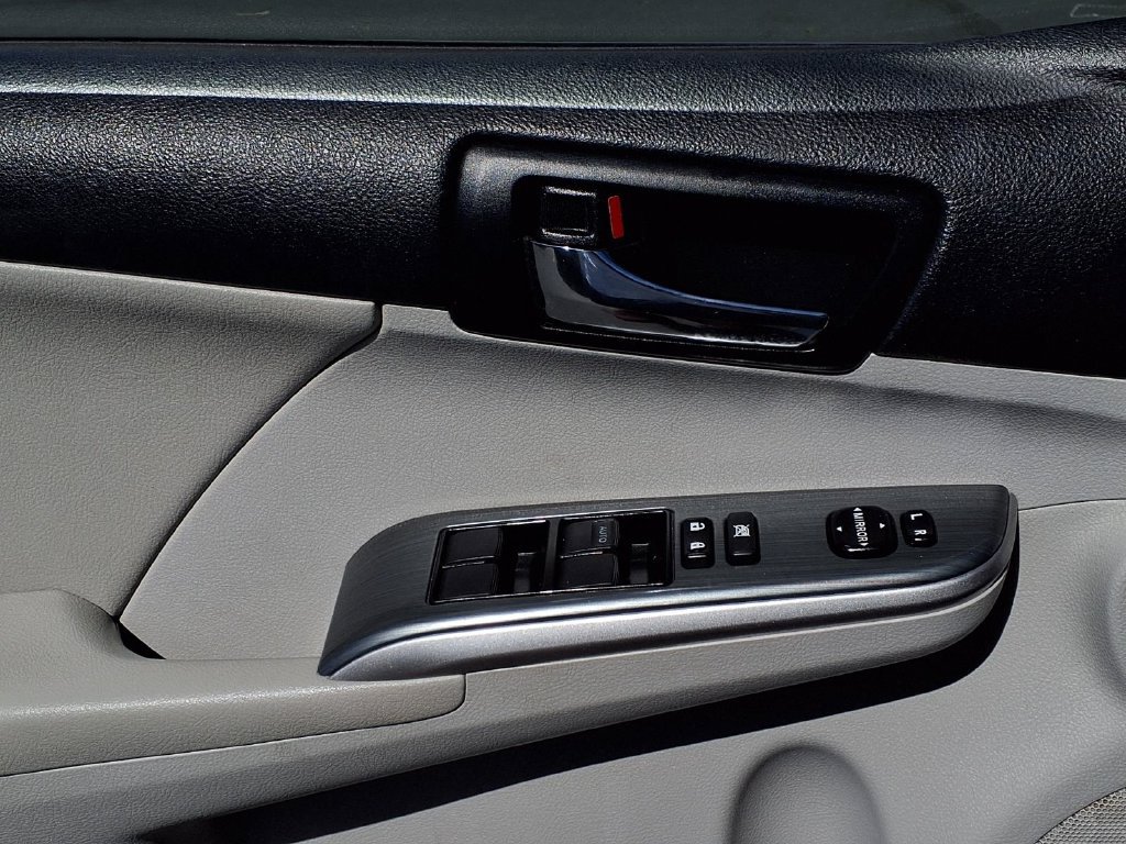 Used 2012 Toyota Camry XLE w/ Leather Pkg FWD image 18