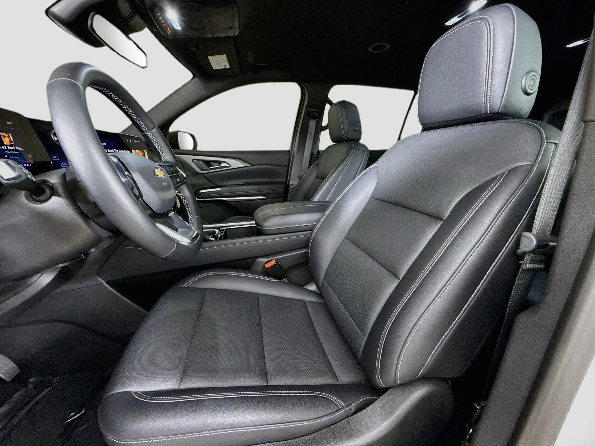 Used 2025 Chevrolet Traverse LT FWD image 23