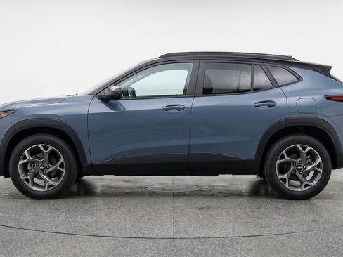 Used 2025 Chevrolet Trax LT w/ LT Convenience Package FWD image 5