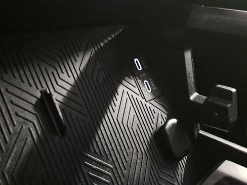 Used 2024 Toyota Tacoma TRD Off-Road image 19