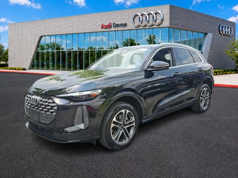 Certified 2025 Audi Q5 Premium w/ Convenience Package AWD/4WD image 3