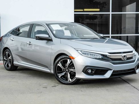 Used 2017 Honda Civic Touring image 7
