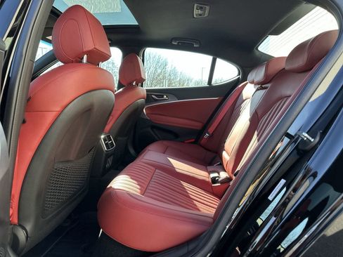 Used 2025 Genesis G70 2.5T w/ Sport Prestige Package image 10