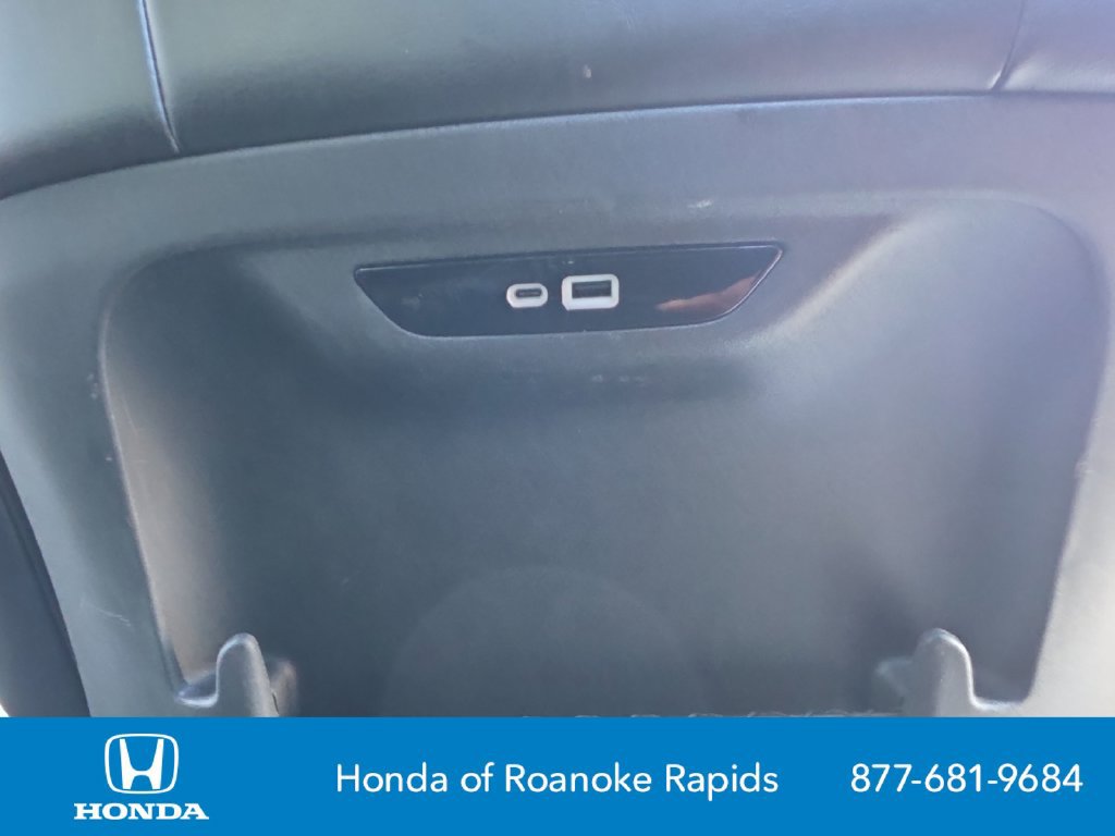 Used 2024 Chrysler Pacifica Touring-L FWD image 27