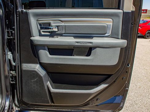 Used 2018 RAM 1500 Classic SLT AWD/4WD image 19