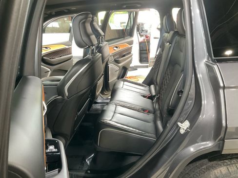 Used 2024 Jeep Grand Cherokee Summit AWD/4WD image 18