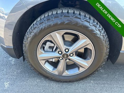 Used 2024 Ford Edge SEL w/ Sport Appearance Package image 17