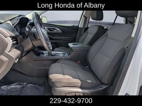 Used 2021 Chevrolet Traverse LT FWD image 17