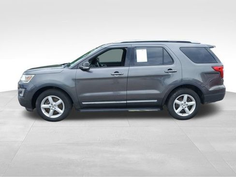 Used 2017 Ford Explorer XLT AWD/4WD image 7