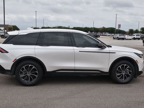 New 2026 Lincoln Nautilus Premier AWD/4WD image 12