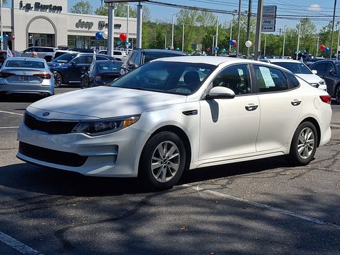 Used 2018 Kia Optima LX FWD image 2