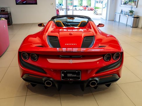 Used 2021 Ferrari F8 Tributo RWD image 5