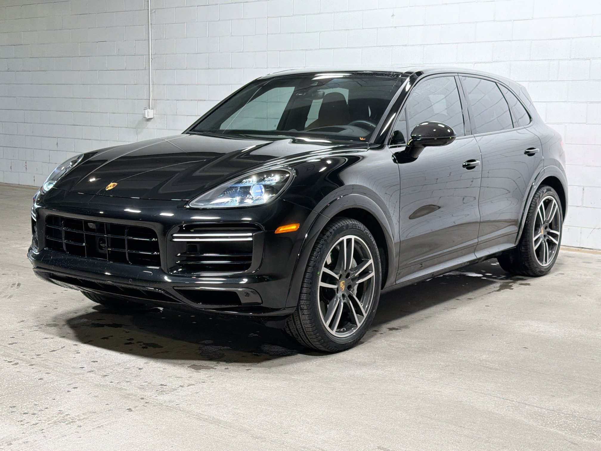 Certified 2023 Porsche Cayenne Turbo AWD/4WD image 1