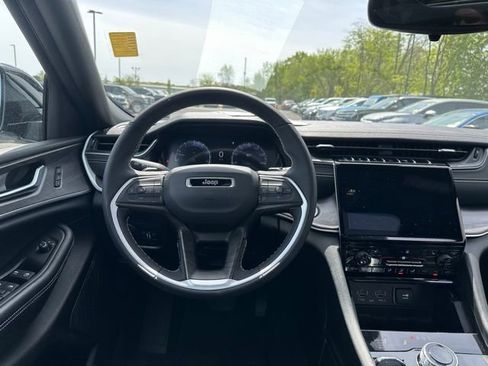Used 2025 Jeep Grand Cherokee L Limited image 20