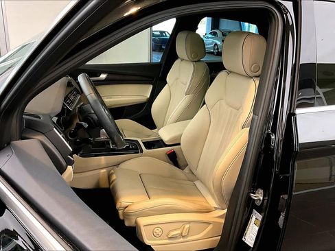 Used 2023 Audi Q5 2.0T Premium w/ Convenience Package image 9