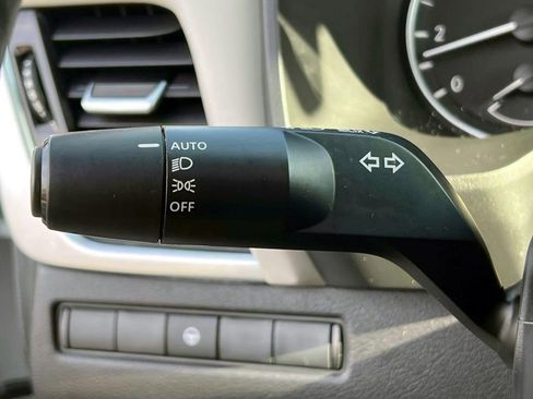 Used 2023 Nissan Rogue SL w/ SL Premium Package image 25