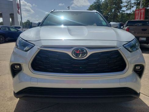 Certified 2024 Toyota Highlander XLE FWD image 5