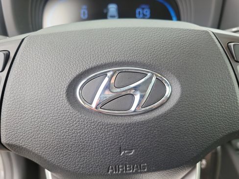 Used 2023 Hyundai Venue SEL image 30