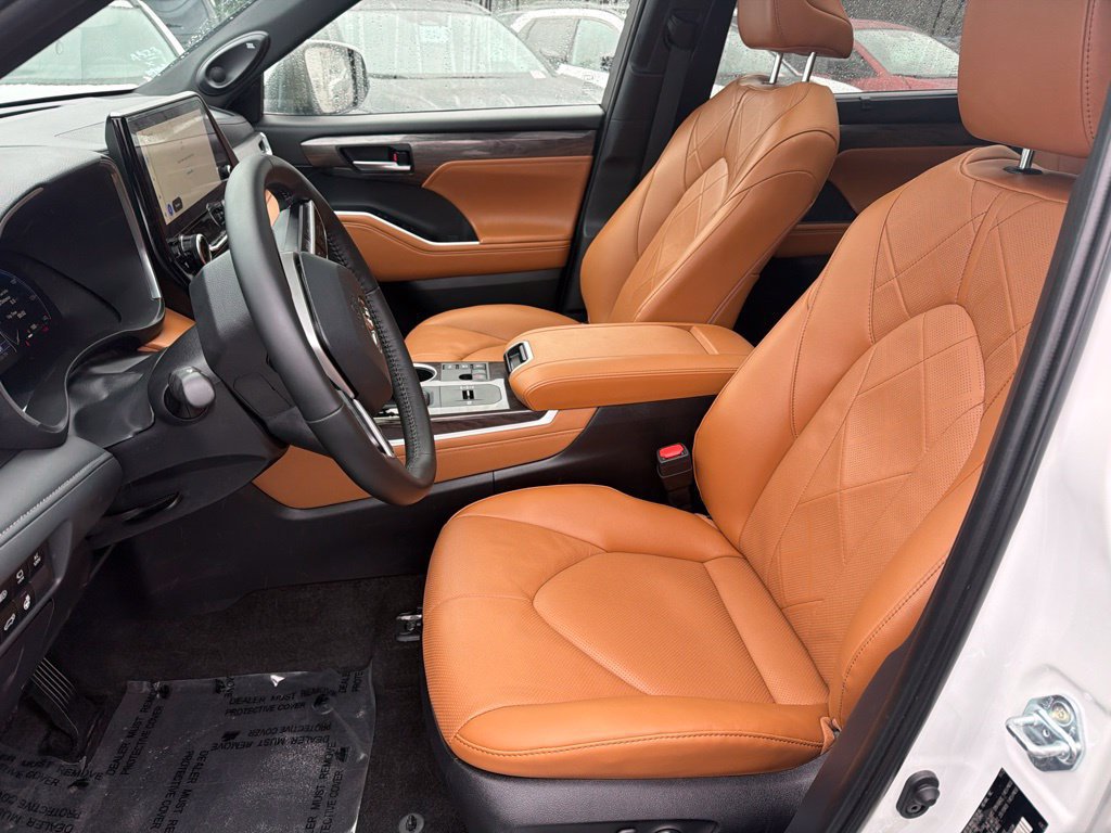 Used 2026 Toyota Highlander Platinum AWD/4WD image 24