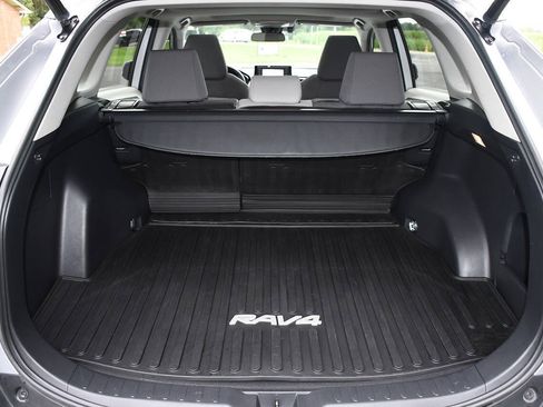 Used 2021 Toyota RAV4 XLE w/ Convenience Package AWD/4WD image 19