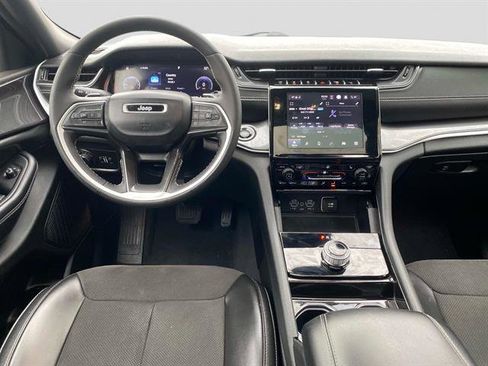 Certified 2023 Jeep Grand Cherokee Altitude image 12