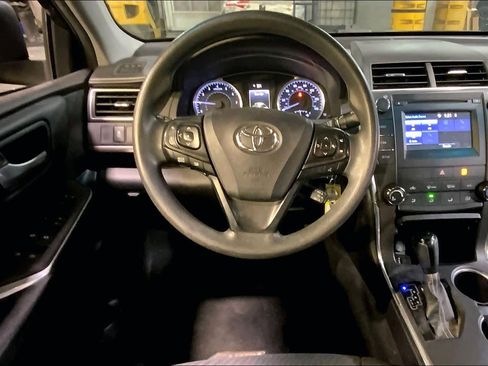 Used 2016 Toyota Camry LE image 5