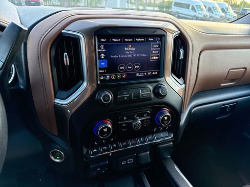 Used 2021 Chevrolet Silverado 1500 High Country w/ Technology Package image 20