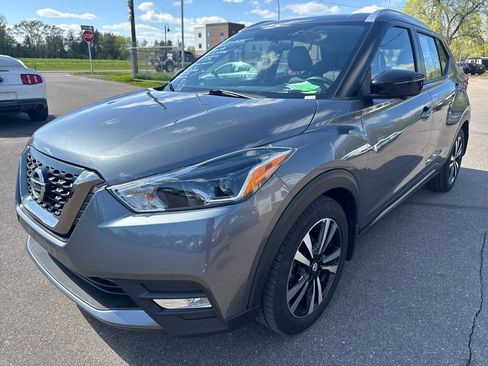 Used 2019 Nissan Kicks SR w/ SR Premium Package FWD image 2