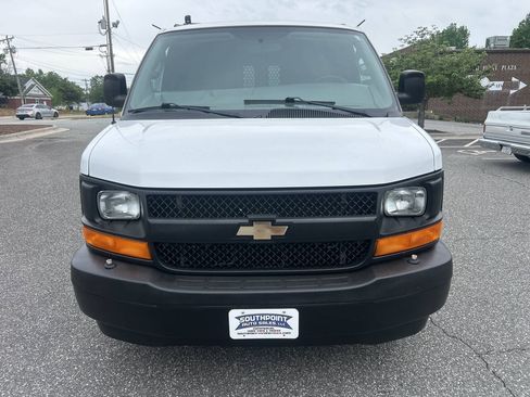 Used 2017 Chevrolet Express 2500 RWD image 4