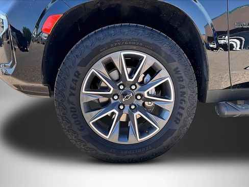 Used 2023 Chevrolet Suburban Z71 w/ Z71 Off-Road Package AWD/4WD image 33