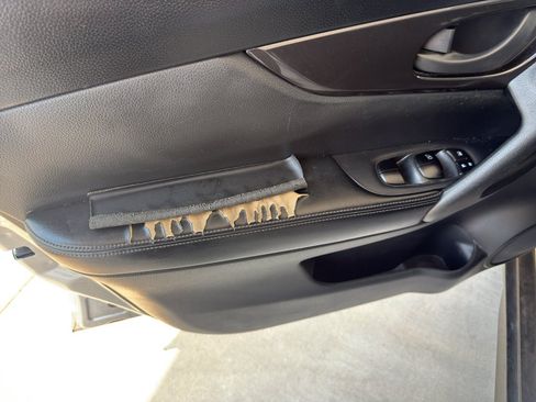 Used 2020 Nissan Rogue S FWD image 7
