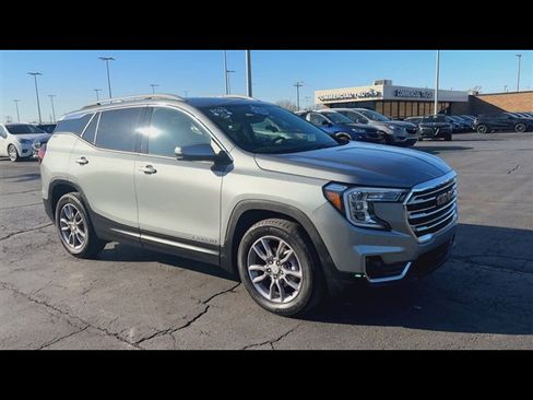 Used 2023 GMC Terrain SLT w/ Tech Package image 2
