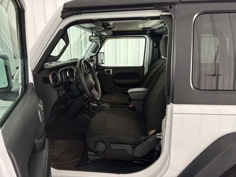 Used 2019 Jeep Wrangler Sport S image 13