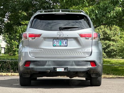 Used 2015 Toyota Highlander XLE AWD/4WD image 7