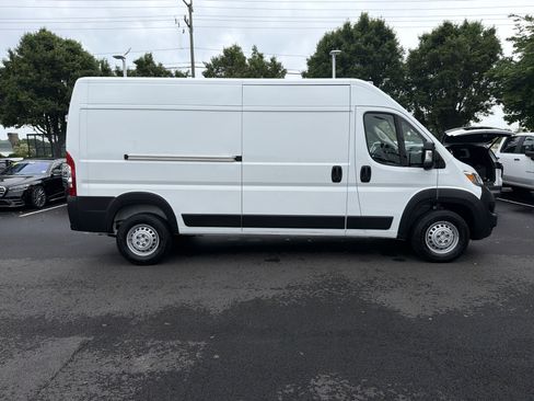 Used 2025 RAM ProMaster 2500 w/ Convenience Group FWD image 11