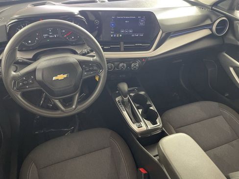 Used 2024 Chevrolet Trax LS w/ LS Convenience Package image 21