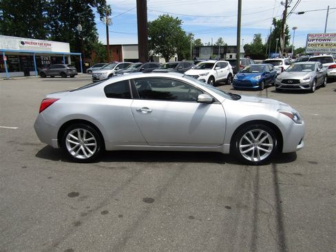 Used 2012 Nissan Altima 3.5 SR w/ Technology Pkg FWD image 9