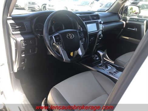 Used 2016 Toyota 4Runner SR5 Premium image 10