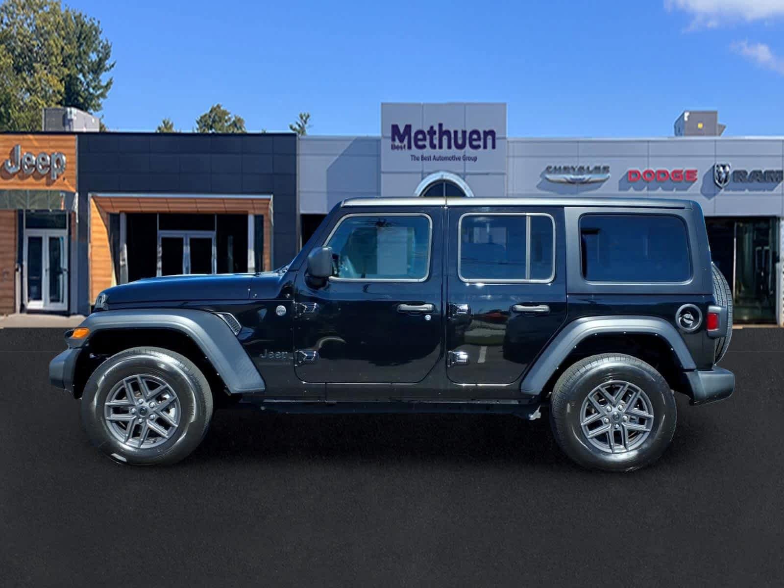 Used 2024 Jeep Wrangler Unlimited Sport AWD/4WD image 8