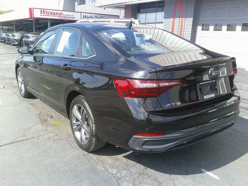 Used 2024 Volkswagen Jetta SE FWD image 12