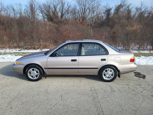 Used 2002 Chevrolet Prizm LSi image 2