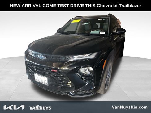 Used 2023 Chevrolet TrailBlazer RS w/ Convenience Package image 2