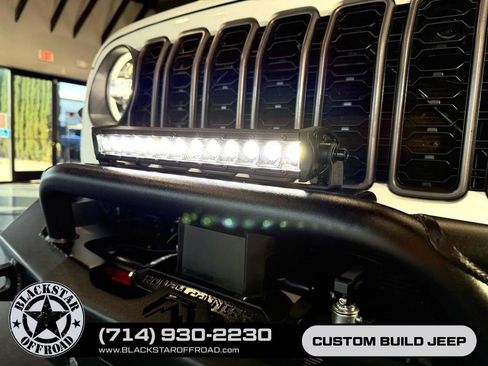 Used 2025 Jeep Wrangler Unlimited Rubicon AWD/4WD image 30