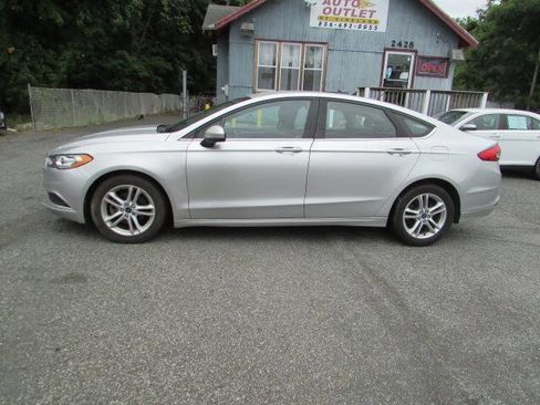 Used 2018 Ford Fusion SE FWD image 5